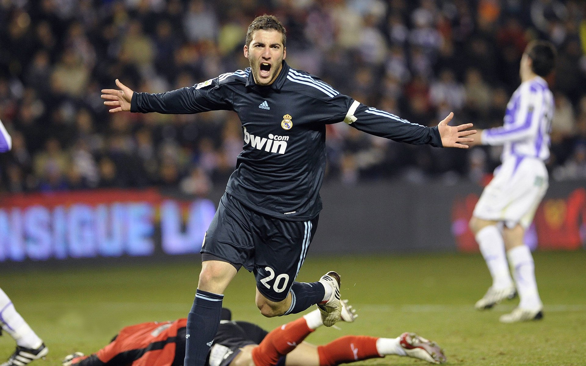 _新颖场地设计:未来感十足的高科技球场_,科幻篮球场